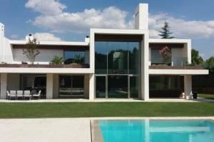 机密报：库尔图瓦以450万欧出售豪宅，随后购置了另一处房产