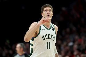 新加入球员的年龄问题？弗兰克打趣：年龄不算什么 只是个数字