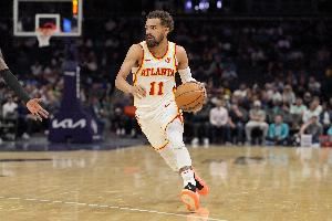 香波特：特雷-杨确实对球队有帮助 但除了得分他还能干啥呢