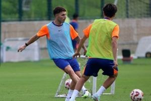 7月22日泰山队进行了一天两练 新援洛佩斯迅速融入训练体系