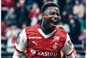 记者：费内巴切有意兰斯19岁边锋迪亚孔，正与球员商谈个人条款