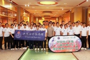 中国香港特区政府民安队少年团到山东泰山足球俱乐部参观交流