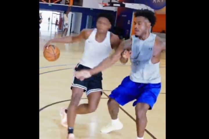 🤩阿门VS戴维恩-米切尔美式单挑！阿门这进攻似乎变强了一些？