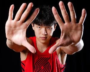 阿斯报：杨瀚森23年U19对决榜眼萨尔 第一次引起开拓者球探注意