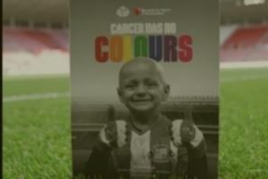 充满温情和关怀！桑德兰赛前为患癌去世的小球迷布拉德利举行仪式