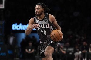 手感冰凉!卡梅隆-托马斯打满首节7投仅1中拿5分 正负值-7