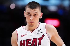 鲍威尔:我和希罗的风格相辅相成 我们已经交流如何打出默契